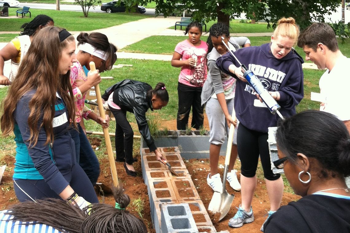 GWWO Employees Volunteer at Green Apple Service Day
