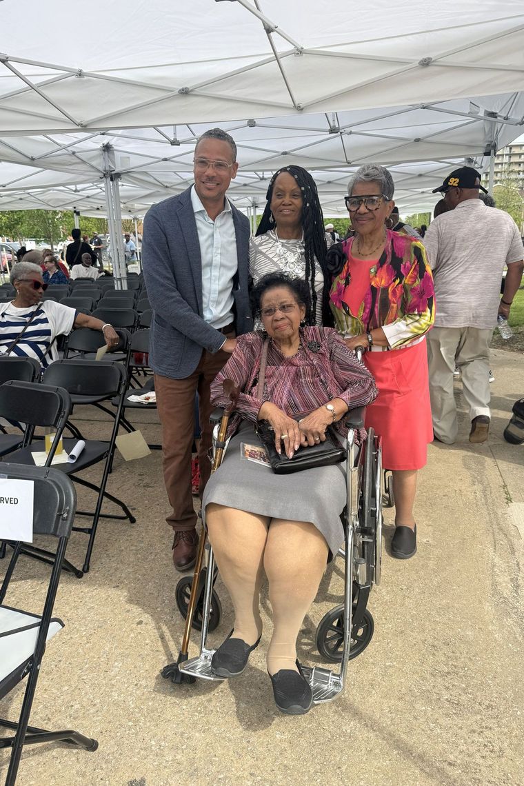 GWWO Principal Chris Elcock with Florence Rice and Mary Williams (family of Chick Webb) and Catherine Benton Jones, President of the Change4Real Community Coalition.
